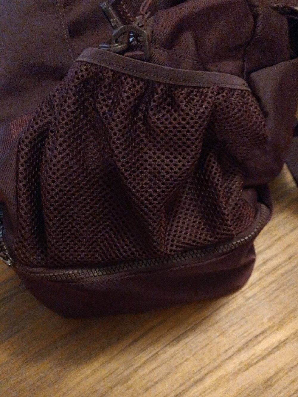 Fabletics Men's Maroon Toiletry Bag - Picture 4 of 7